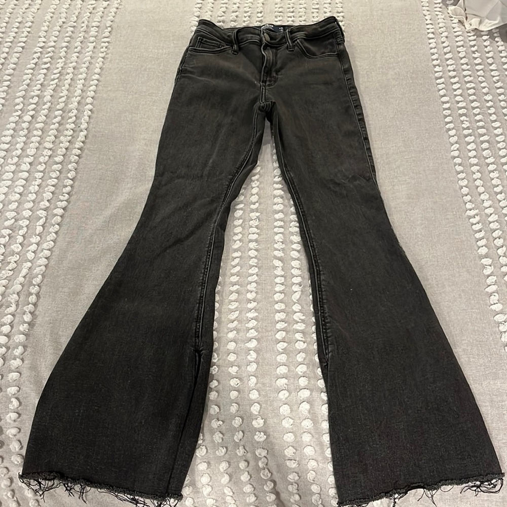 Hollister high-rise flare black jean. Size 1R. EUC